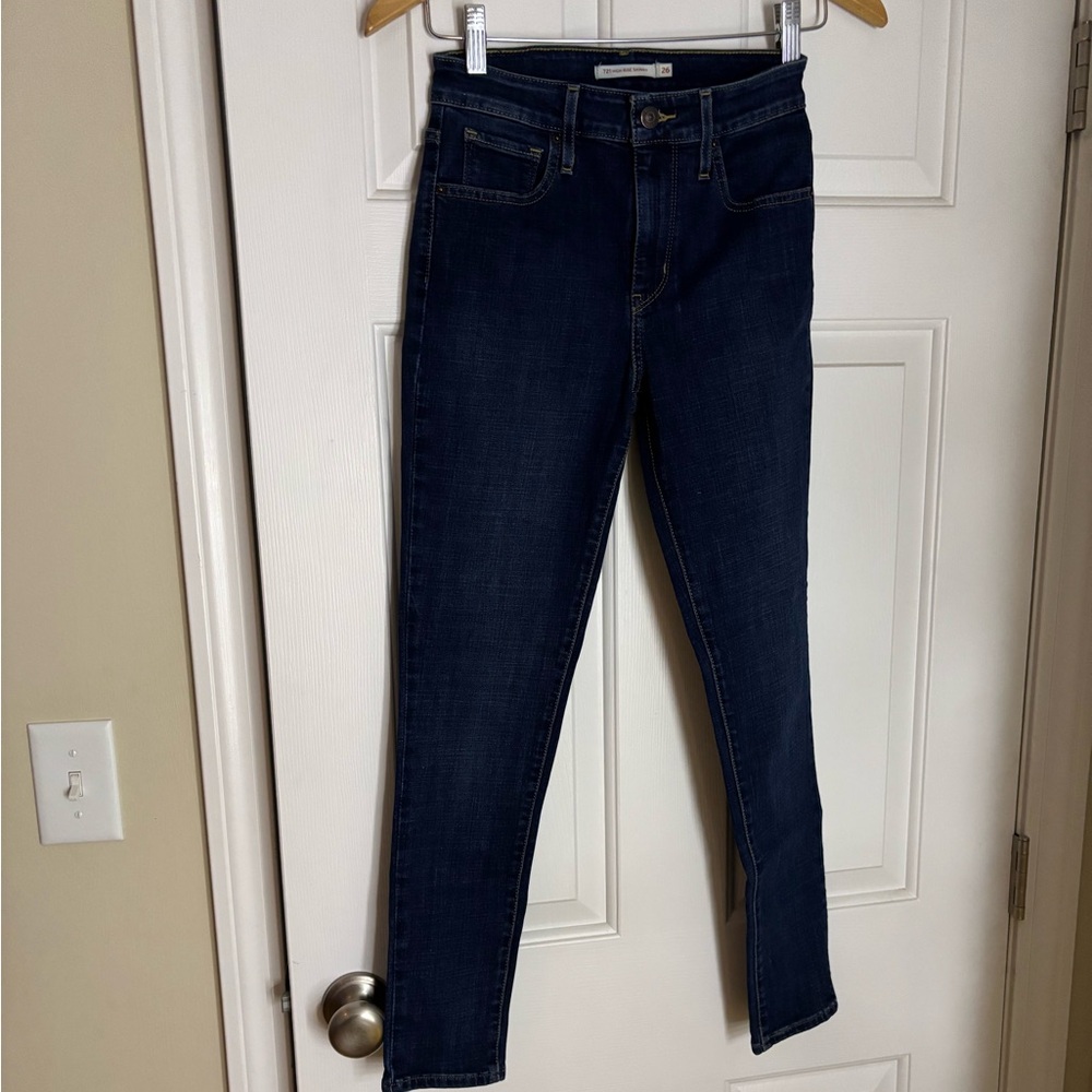 Levi’s 721 high rise skinny dark wash jeans